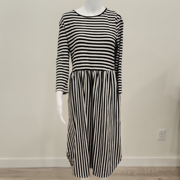Black and White Striped Dress - Picture 1 of 1
